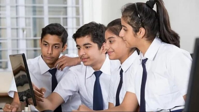 Maharashtra Board Class 10th Result 2024 Out: दहावीचा ऑनलाईन निकाल जाहीर, इथे पाहा तुमची Marksheet दहावीचा ऑनलाईन निकाल जाहीर, इथे पाहा तुमची Marksheet