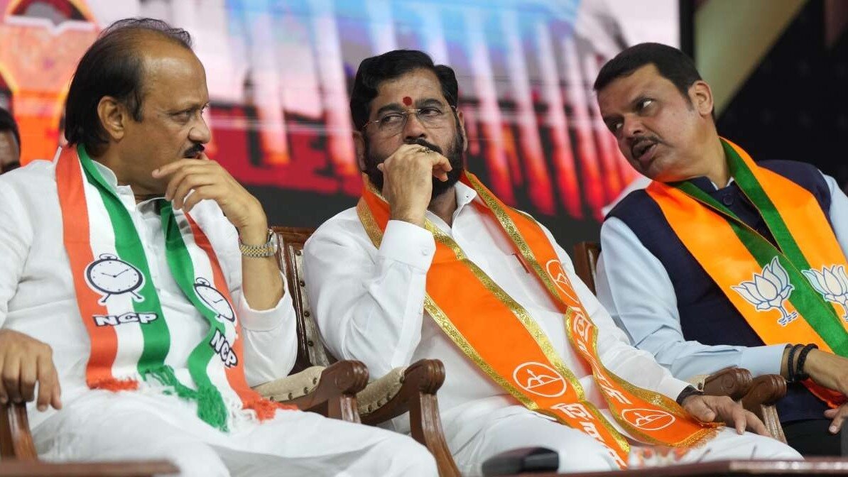 महाराष्ट्रात महाविकास आघाडीच वरचढ ठरताना दिसत असल्याचा अंदाज आहे. 