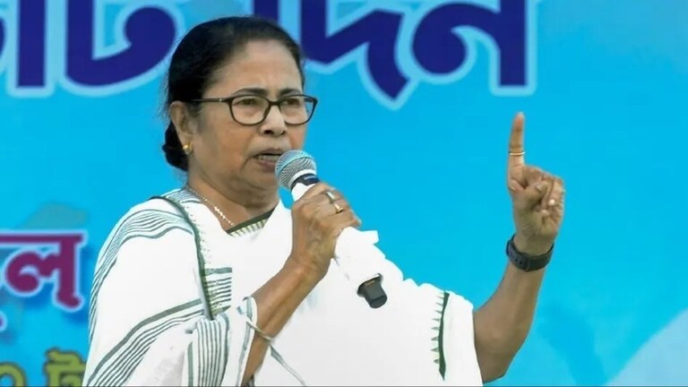 West Bengal exit poll : ममता बॅनर्जीना बसणार जबर धक्का! बंगालमध्ये 'खेला होबे' Mumbai Tak