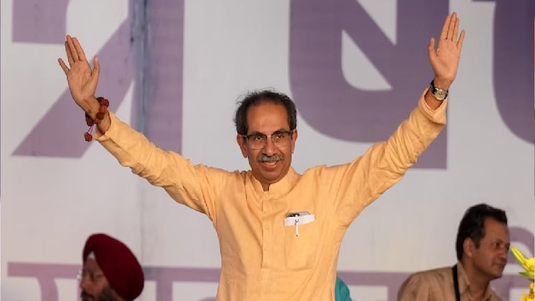 Mumbai South Central Lok Sabha Election 2024 Result : ठाकरेंचा मुंबईत पहिला विजय, 'या' उमेदवाराने उधळला गुलाल ठाकरेंचा मुंबईत पहिला विजय