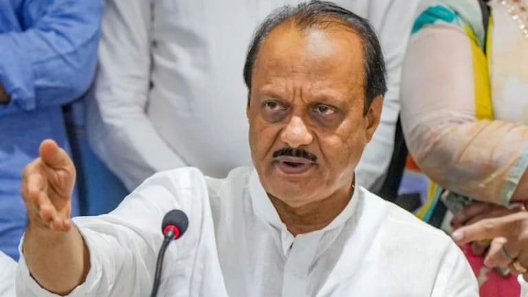NCP : अजित पवारांच्या बैठकीला 5 आमदारांची दांडी, राजकीय भूकंप होणार?  अजित पवारांनी आज सर्व आमदारांची ट्रायडंट हॉटेलमध्ये बैठक बोलावली होती.
