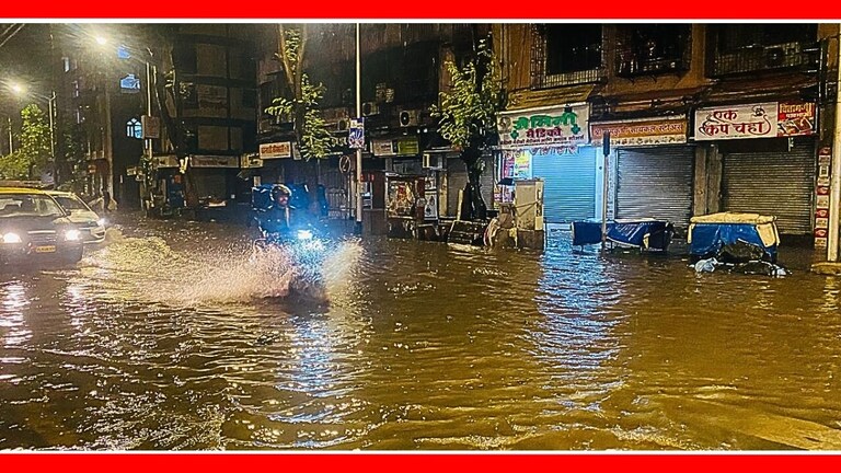 Mumbai Weather Update : मुंबई-ठाण्याला पाऊस झोडपणार! IMD कडून 'सतर्कतेचा' इशारा मुंबई, ठाणे परिसरात अतिमुसळधार पावसाचा अंदाज हवामान विभागाने व्यक्त केला आहे.