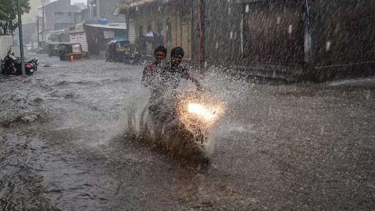 Maharashtra Weather : धो धो बरसणार! महाराष्ट्रातील कोणत्या जिल्ह्यांना इशारा? Mumbai Tak