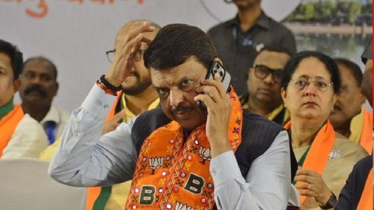 Praniti Shinde : ''देवेंद्र फडणवीसांचा दंगली घडवण्याचा कट होता'', काँग्रेस खासदाराचा खळबळजनक आरोप भाजपवाले रक्ताचे राजकारण करतात.