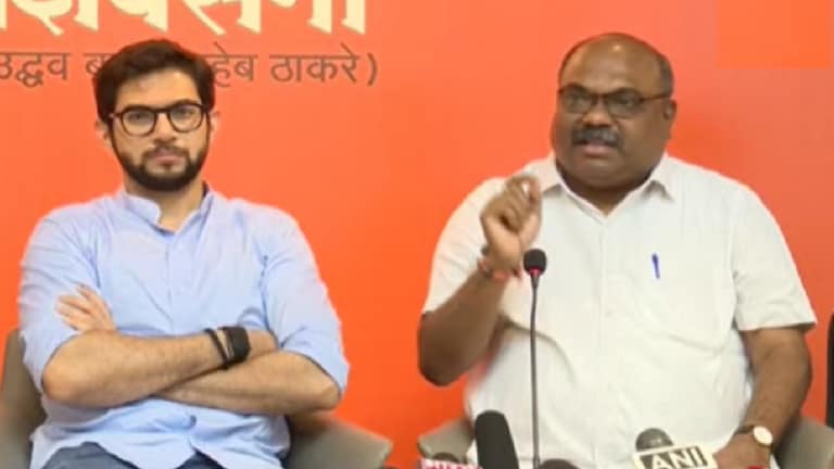 Ravindra Waikar : वायकरांच्या निकालाविरोधात ठाकरेंनी थोपटले दंड, सगळा प्लॅन आला समोर निकालानंतरच्या 10 दिवसात मोबाईल बदलला गेल्याचा आरोपा अनिल परब यांनी केला आहे.