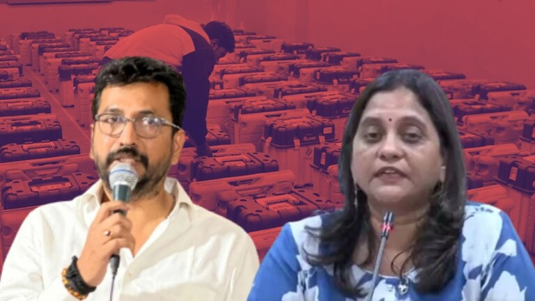 Ravindra Waiker : कीर्तिकरांनी 'ती' 2 मिनिटे घालवली अन् मुंबई उत्तर पश्चिम लोकसभेचा निकाल बदलला? वंदना सुर्यवंशी यांनी ईव्हीएम अनलॉक करण्यात ओटीपीची आवश्यकता लागत नसल्याचे स्पष्टीकरण दिले.