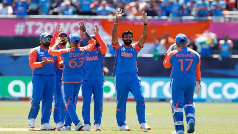 T20 World Cup 2024 : टीम इंडियाला मोठा झटका, फायनल आधीच 'हा' क्रिकेटर दुखापतग्रस्त टीम इंडियाचा सुपर 8 मधला पहिला सामना अफगाणिस्तान (Afganistan) विरूद्ध रंगणार आहे.