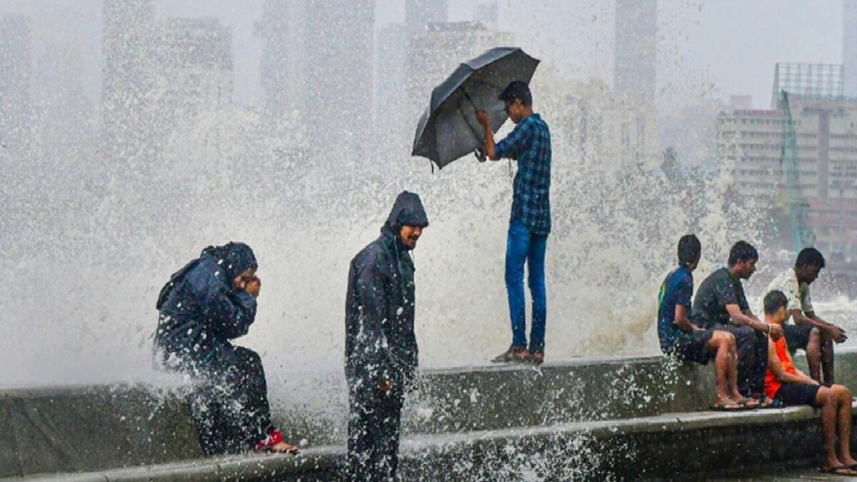 भारतीय हवामान विभागाने (IMD)मुंबई, ठाणे आणि नवी मुंबईसाठी ऑरेंज अलर्ट जारी केला केला आहे.