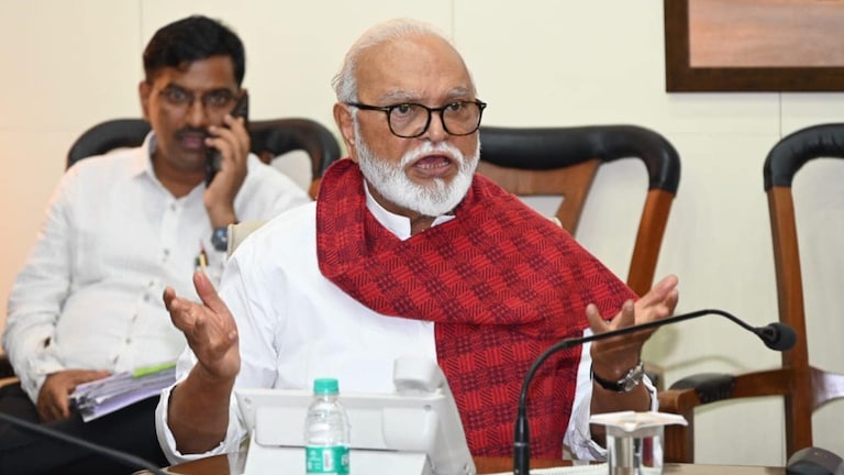 Chhagan Bhujbal: ओबीसींच्या बैठकीत काय घडलं... भुजबळ एवढे का संतापले? ओबीसींच्या बैठकीत काय घडलं... भुजबळ एवढे का संतापले?