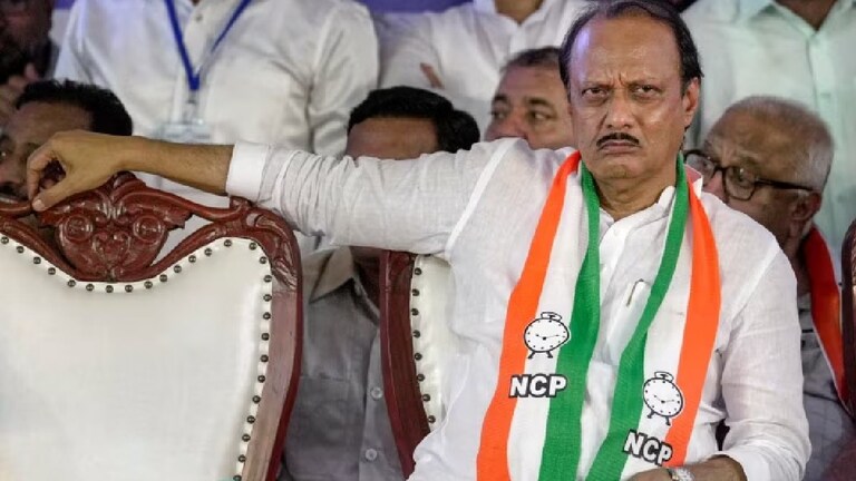 Ajit Pawar : ''अजित दादांना महायुतीतून बाहेर काढा'', BJP नेत्याची खदखद दौंडमध्ये भाजप कार्यकर्त्यांची बैठक पार पडली.