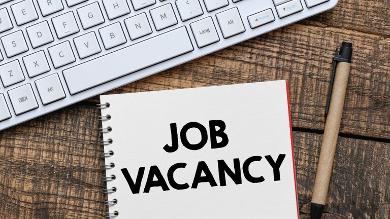 Recruitment: मुंबई उच्च न्यायालय अंतर्गत 10वी उत्तीर्णांसाठी नोकरीची संधी; लगेच करा अर्ज... Mumbai Tak