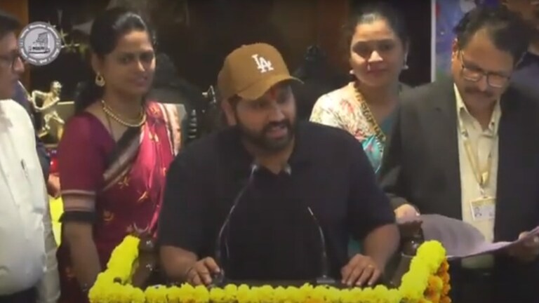 Rohit Sharma: '...नाहीतर मी सूर्याला बसवलं असतं', रोहितची मराठीतून तुफान फटकेबाजी; भाषण जसंच्या तसं रोहित शर्माची मराठीतून तुफान फटकेबाजी