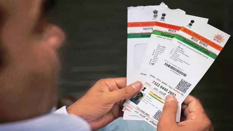 Aadhar Card हरवलंय? काळजी कसली करताय? घरबसल्या 5 मिनिटांत मिळवा नवीन! Mumbai Tak