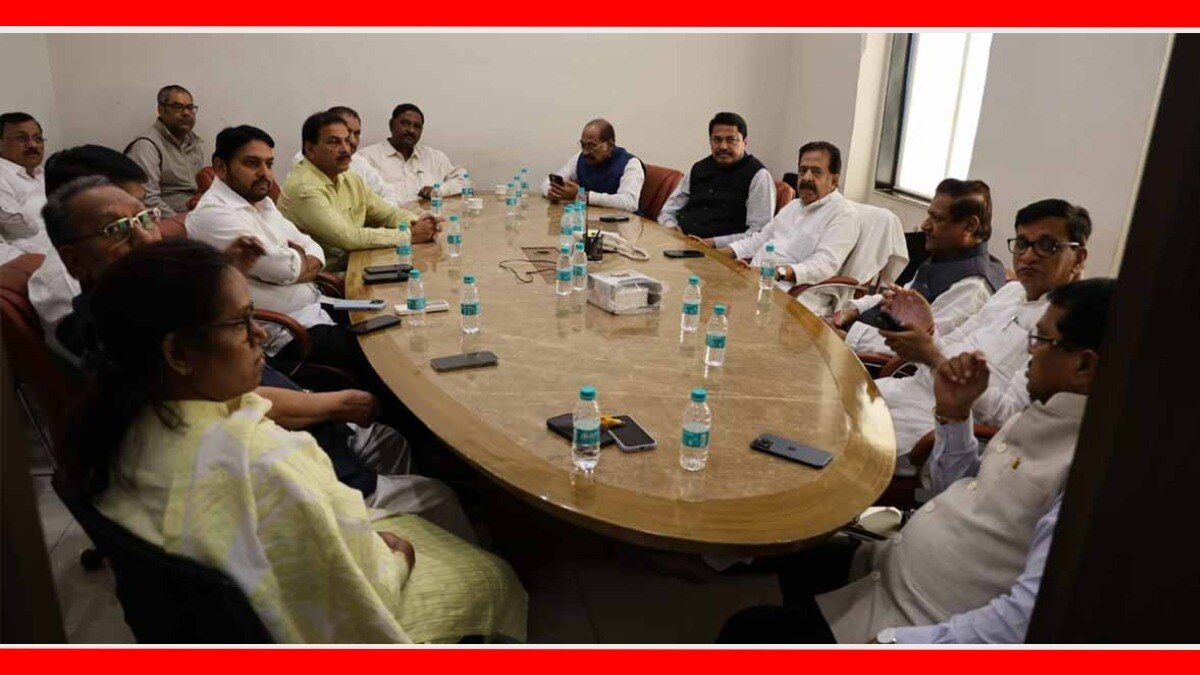 विधान परिषद निवडणुकीत काँग्रेसची आठ मते फुटली असल्याची माहिती आहे.