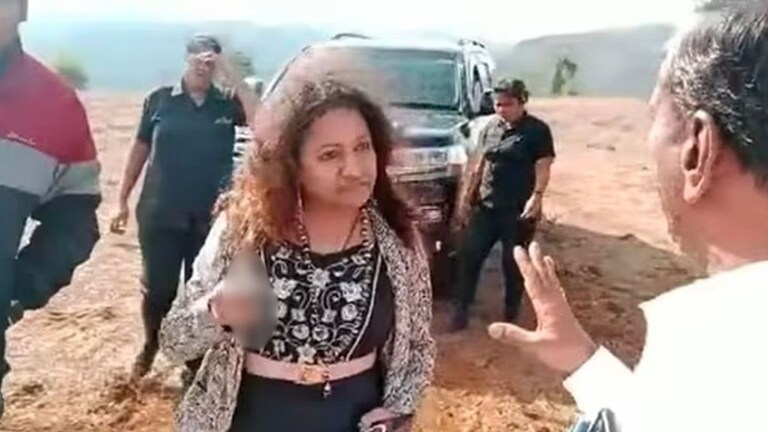 Pooja Khedkar Mother: घरगुती लॉजिंगमध्ये लपलेली मनोरमा खेडकर, अटकेची Inside Story मनोरमा खेडकर या बेपत्ता झाल्या होत्या.
