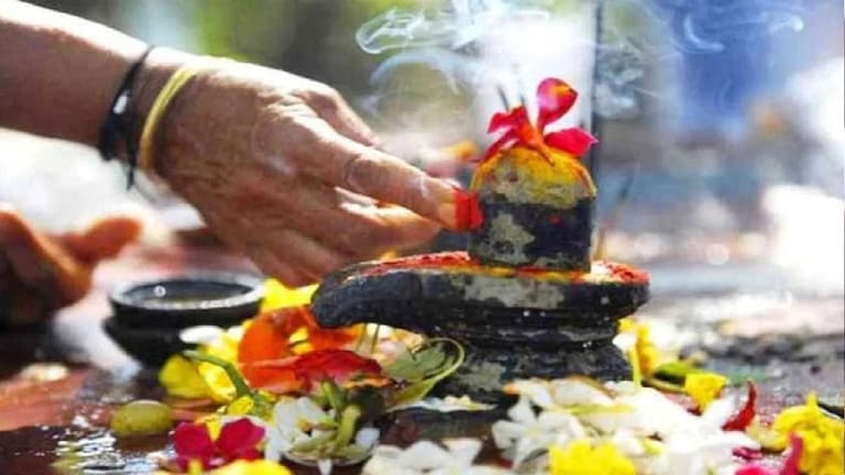Shravan 2024: हिंदू धर्मात श्रावणी सोमवारचे काय आहे महत्त्व, कशी करतात पूजा? Mumbai Tak