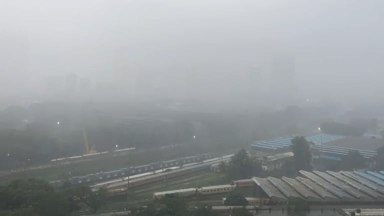 Mumbai Rain: मुंबईत पुन्हा 26 जुलै?, पावसाचा LIVE Video पाहून भरेल धडकी! मुंबईत पुन्हा 26 जुलै?, पावसाचा LIVE Video पाहून भरेल धडकी!