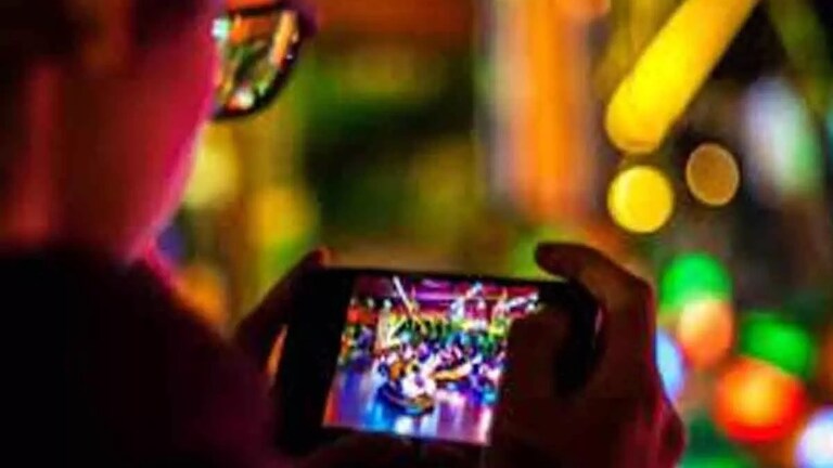 Pimpari Chinchwad : "लॉग आऊट नोट", असे लिहत मुलाने संपवलं जीवन,गूढ आत्महत्या! आत्महत्याग्रस्त मुलगा हा ऑनलाईन गेमच्या आहारी गेला होता.