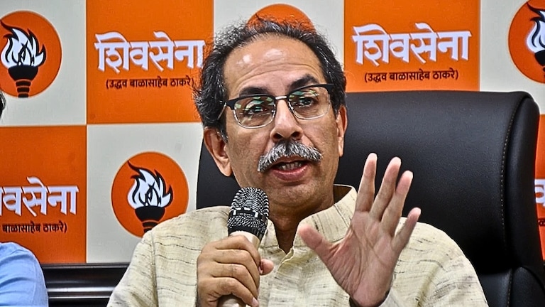 Uddhav Thackeray : मराठ्यांना 'ओबीसी'तून आरक्षण द्यावं का? ठाकरे म्हणाले, "मोदींनी निर्णय..." शिवसेना (UBT) पक्षप्रमुख उद्धव ठाकरे.