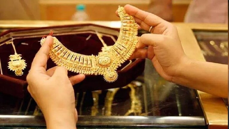 Gold Rate : खरंच इतकं स्वस्त झालंय सोनं, आजचा भाव काय? कस्टम ड्युटी कमी करण्याच्या घोषणेनंतर आता दरात कमालीची घसरण