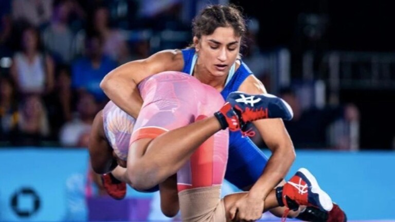 Paris Olympic 2024: शेवटच्या क्षणी 'गेम' फिरवला, विनेश फोगाट कशी पोहचली सेमीफायनलमध्ये? Mumbai Tak