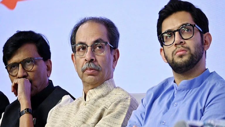 Udhhav Thackeray  : ठाकरेंना मोठा झटका? दिल्ली दौऱ्याची Inside Story  मुख्यमंत्रीपदाच्या चेहऱ्याबाबत त्यांनी काँग्रेस हायकमांडशी चर्चा केल्याची माहिती