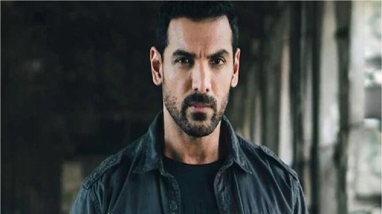 John Abraham  : ''मी मरण विकणार नाही'', जॉन अब्राहम असं का म्हणाला?  जॉन अब्राहम द रनवीर शो या पॉडकास्टशी बोलत होता.