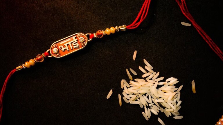 Raksha Bandhan 2024 Muhurat and Timing: रक्षाबंधन नेमकं कधी, राखी बांधण्यासाठी शुभ मुहूर्त कोणता? रक्षाबंधन नेमके कोणत्या दिवशी आहे, राखी बांधण्यासाठी शुभ मुहूर्त कोणता?