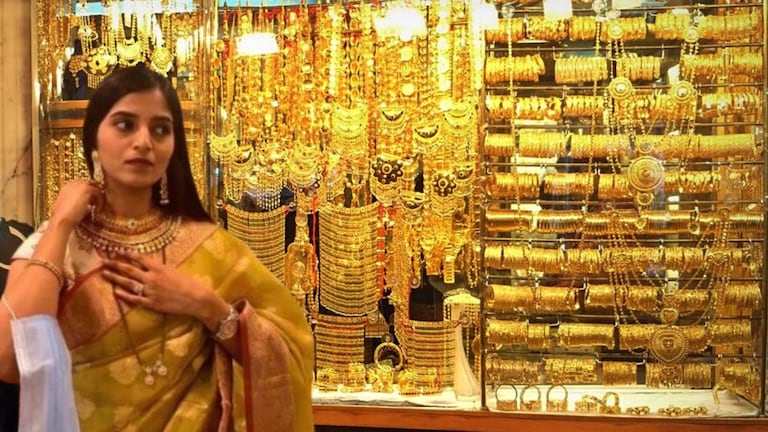 Gold Price Today: सोने खरेदीदारांसाठी खुशखबर! आज 1 तोळ्याचा भाव पाहूनच मिळेल दिलासा Mumbai Tak