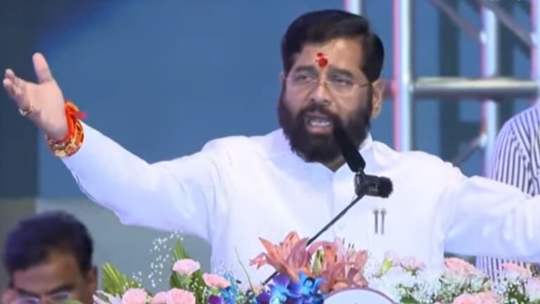 Eknath Shinde: "सावत्र कपटी भावावर..."; लाडकी बहीण योजनेच्या सोहळ्यात CM शिंदेंचं विरोधकांवर शरसंधान CM Eknath Shinde