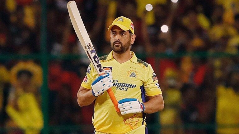MS Dhoni: धोनी अनकॅप्ड खेळाडू म्हणून IPL मध्ये खेळणार, किती कोटी मिळणार? धोनी अनकॅप्ड खेळाडू म्हणून IPL मध्ये खेळणार
