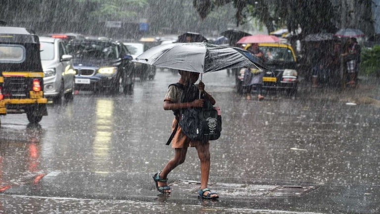 Maharashtra Weather: मुंबईत तुरळक ठिकाणी पावसाची हजेरी, 'या' जिल्ह्यांना IMD चा महत्त्वाचा इशारा! Mumbai Tak