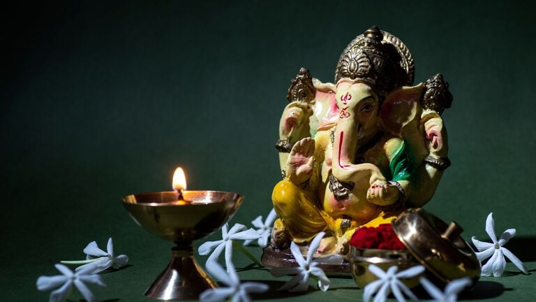 Ganesh Chaturthi 2024: बाप्पाच पावला! गणेशोत्सवानिमित्त मिळणार एवढ्या सुट्ट्या... Mumbai Tak