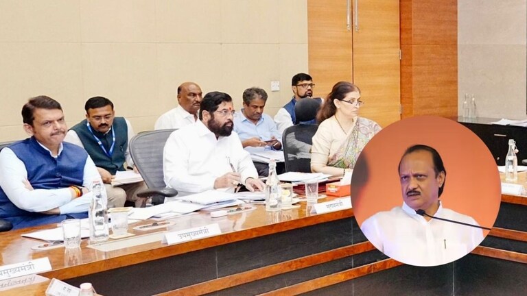 Ladki Bahin Yojana : 'मुख्यमंत्री' शब्द वगळला! लाडक्या बहिणींवरून महायुतीतल्या भावांचे एकमेकांना चिमटे, मंत्रिमंडळ बैठकीत काय घडलं? लाडक्या बहिणींवरून महायुतीत श्रेयवादाची लढाई