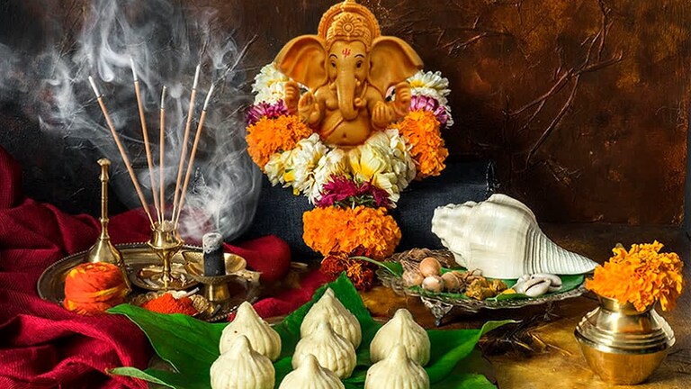 Ganesh Chaturthi 2024: घरी गणपती बसवताय? 'या' गोष्टी पाळाल तर बाप्पाचा मिळेल विशेष आशीर्वाद Mumbai Tak