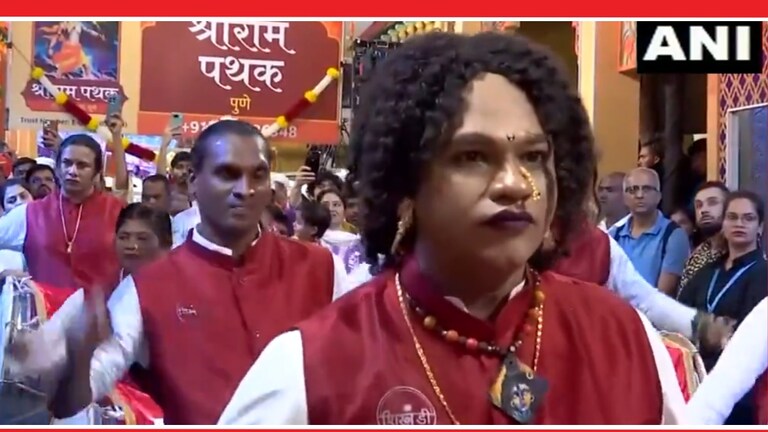 Viral Video: पुण्यातील गणेशोत्सवात तृतीयपंथीयांचा धमाका! असं नृत्य कधी पाहिलं नसेल Transgender Shikhandi Group Video