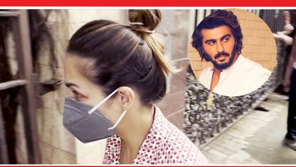 Arjun Kapoor At Malaika Arora House 