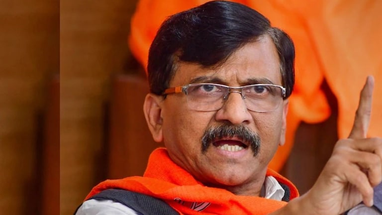 Sanjay Raut : "मिंधे सेनेच्या लोकांना लेडीज बार...", आनंद आश्रमात पैसे उधळले, संजय राऊत संतापले संजय राऊत