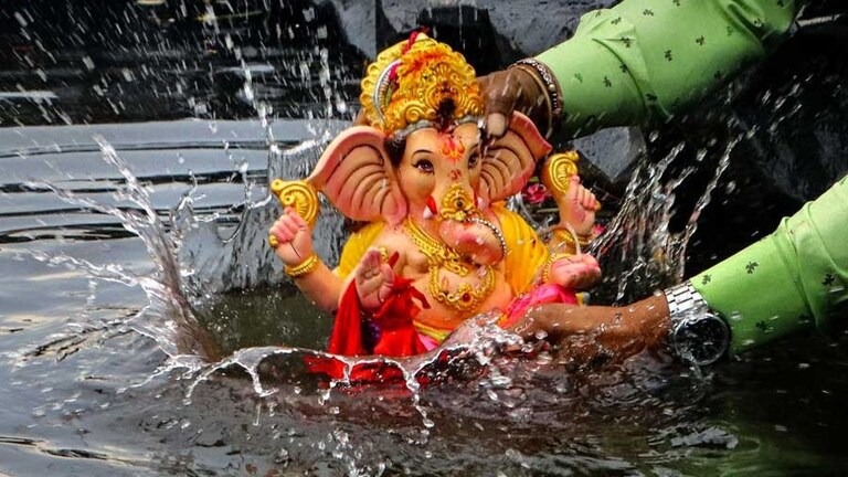 Ganesh Visarjan 2024: बाप्पाच्या विसर्जनापूर्वी 'या' राशीच्या लोकांनी करा विशेष पूजा! सर्व विघ्न होतील दूर Mumbai Tak