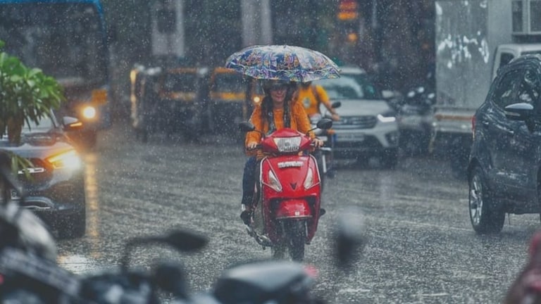 Maharashtra Weather: मुंबईत पावसाची उघडीप! 'या' जिल्ह्यांना मुसळधार इशारा; पाहा IMD अलर्ट Mumbai Tak