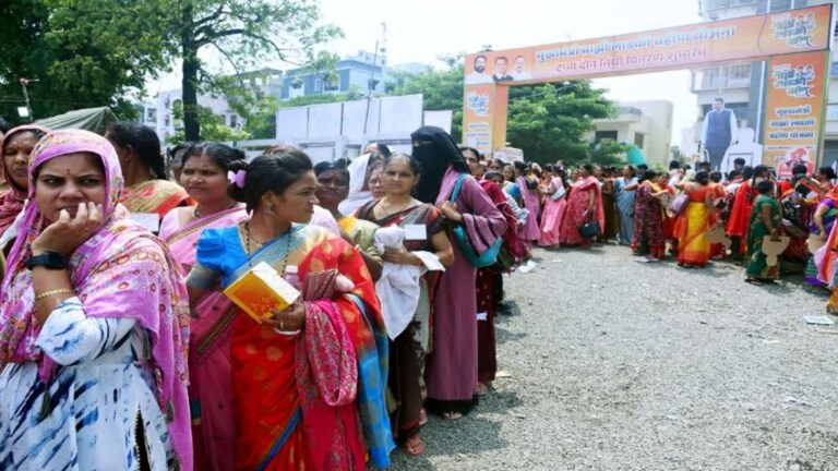 Ladki Bahin Yojana : लाडकी बहीण योजना डिसेंबरमध्ये बंद होणार- अर्थतज्ज्ञ डॉ. नीरज हातेकर तिसरा हप्ता महिलांच्या खात्यात जमा होणार आहे.