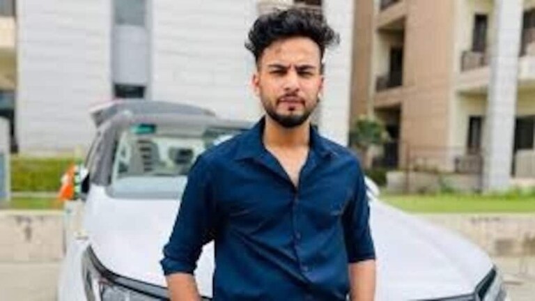 Elvish Yadav: क्रोबा कांडचा आरोपी एल्विश यादववर ईडीची मोठी कारवाई, संपत्तीच केली जप्त एल्विश यादववर ईडीची मोठी कारवाई, संपत्तीच केली जप्त