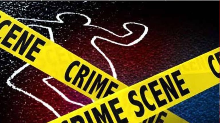 Crime : कॉलेजमध्ये पडला रक्ताचा सडा, अल्पवयीन मुलाकडून विद्यार्थ्याची हत्या; बारामतीत का घडलं? जून्या वादातून आरोपींनी तरूणाची हत्या केल्याची माहिती आहे.