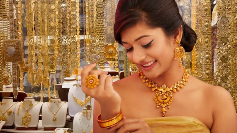 Gold-Silver Price: सोन्याचा तर विषयच हार्ड! किंमतीही धमाकेदार... आजचे भाव किती रूपयांनी वाढले? Mumbai Tak