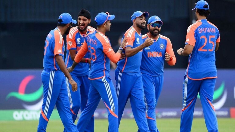 IND vs BAN : पहिल्या T20 आधी टीम इंडियाला मोठा झटका, 'हा' खेळाडू संघातून OUT भारत आणि बांगलादेश यांच्यात तीन सामन्यांची टी-20 मालिका होणार आहे.