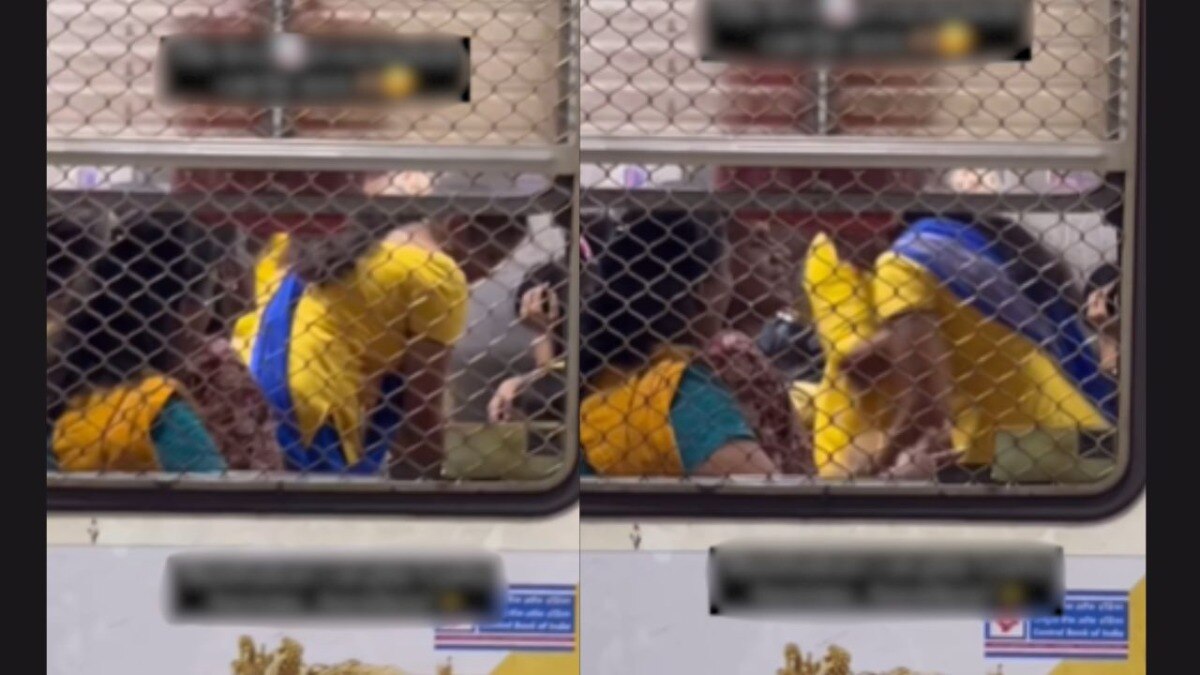 Mumbai Local : बाईईई हा काय प्रकार? भरगच्च गर्दीत लोकलमध्ये महिला खेळल्या गरबा; Video व्हायरल सोशल मीडियावर व्हायरल होणारा हा व्हिडिओ मुंबईच्या लोकल ट्रेनचा आहे.