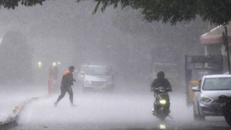 Maharashtra Weather: 'या' जिल्ह्यांमध्ये वादळी वाऱ्यासह पाऊस! 48 तासांत मोठा बदल, पाहा हवामानाचा अंदाज Mumbai Tak