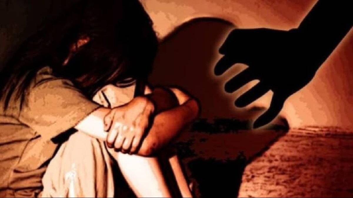  त्रिपुरा: अल्पवयीन मुलीचे अपहरण आणि बलात्कार या POCSO प्रकरणात तरुणाला 20 वर्षांची शिक्षा सुनावण्यात आली