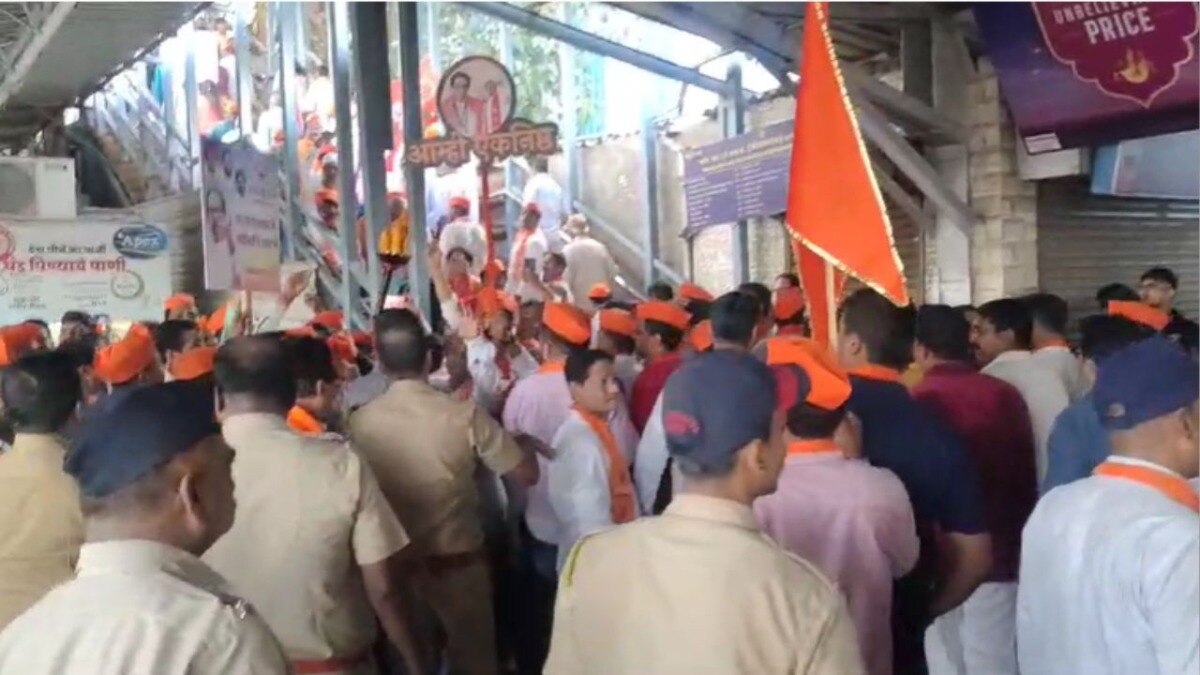  ठाकरे-शिंदेंचे कार्यकर्ते आमने सामने