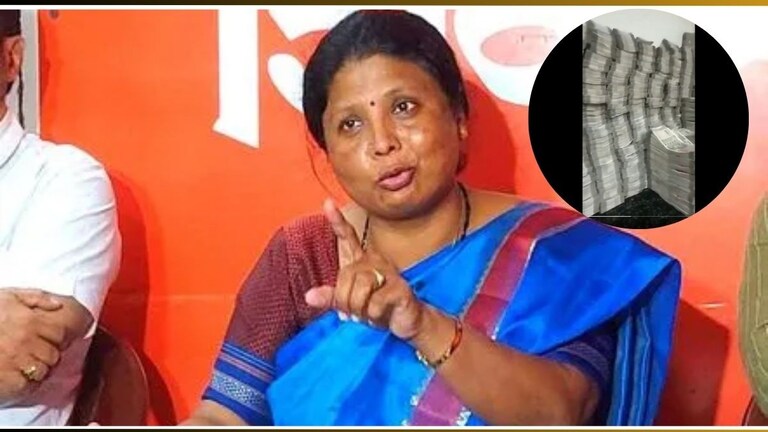 Election 2024: शहाजीबापूंना फोन करणारा हाच', कारमध्ये 5 कोटी.. सुषमा अंधारेंनी उडवली खळबळ Sushma Andhare Tweet On 5 Crore Seized Cash :